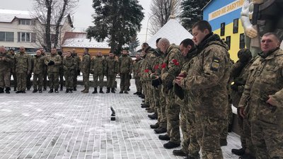 В Ужгороді відбулося вшанування загиблих у боях під Дебальцевим В Ужгороді відбулося вшанування загиблих у боях під Дебальцевим