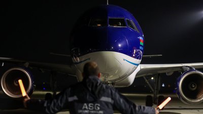 Літак Azerbaijan Airlines