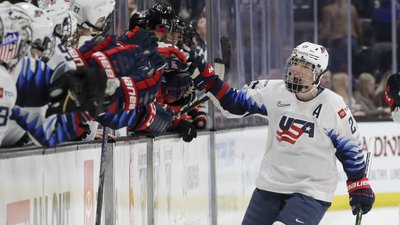 Нападниця збірної США Гіларі Найт повторила історичний рекорд на чемпіонаті світу з хокею: відео