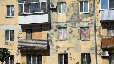 "Місто оживає і, взагалі, у нас найгарніше місто": Зеленодольськ на Криворіжжі відновлюють після 9 місяців обстрілів "Місто оживає і, взагалі, у нас найгарніше місто": Зеленодольськ на Криворіжжі відновлюють після 9 місяців обстрілів