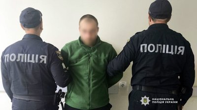 Гвалтував своїх падчерок: на Чернігівщині затримали підозрюваного