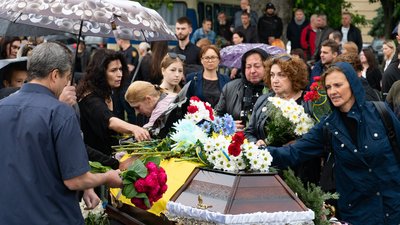 В Ужгороді попрощалися із полеглим на війні Олександром Голубєвим В Ужгороді попрощалися із полеглим на війні Олександром Голубєвим