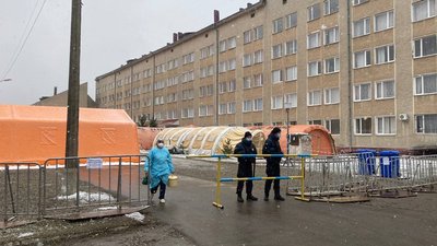 На Прикарпатті у мобільний госпіталь ушпиталили першого пацієнта
