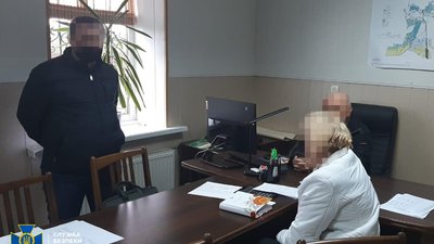 СБУ підозрює менеджмент державного сільгосппідприємства на Сумщині у привласненні 30 млн грн СБУ підозрює менеджмент державного сільгосппідприємства на Сумщині у привласненні 30 млн грн