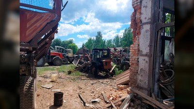 Зруйноване зерносховище та пошкоджена сільгосптехніка: як виглядає агропідприємство на Чернігівщині після обстрілу Зруйноване зерносховище та пошкоджена сільгосптехніка: як виглядає агропідприємство на Чернігівщині після обстрілу