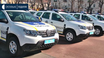 43 автівки для поліцейських офіцерів громад отримали на Хмельниччині