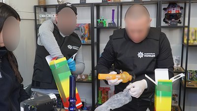 наркотики, поліція, магазин