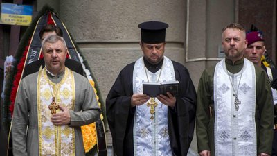 В Одесі попрощались з поліцейським, який загинув на війні В Одесі попрощались з поліцейським, який загинув на війні