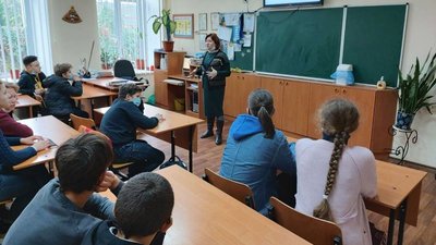 Проти насильства: у Херсоні школярам пояснювали їх права, обов'язки та відповідальність за порушення Проти насильства: у Херсоні школярам пояснювали їх права, обов'язки та відповідальність за порушення