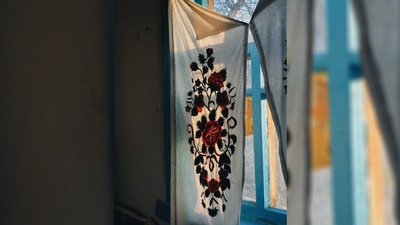 «Ось вам апельсин, а ми ще трішки постріляємо. І вони стріляли». 25 днів життя в окупації у Слободі «Ось вам апельсин, а ми ще трішки постріляємо. І вони стріляли». 25 днів життя в окупації у Слободі