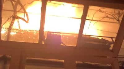 Лягали на землю, коли в кількох метрах прилітав снаряд, — мешканка Маріуполя розповіла про евакуацію Лягали на землю, коли в кількох метрах прилітав снаряд, — мешканка Маріуполя розповіла про евакуацію