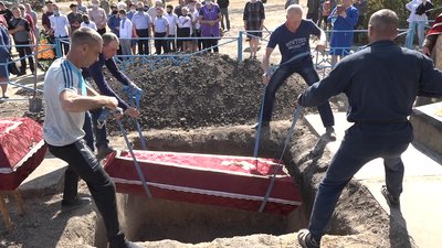На Миколаївщині перепоховали рештки невідомих солдат, які загинули у 1944 році На Миколаївщині перепоховали рештки невідомих солдат, які загинули у 1944 році