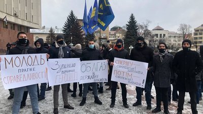 У Франківську люди протестують проти підвищення тарифів У Франківську люди протестують проти підвищення тарифів