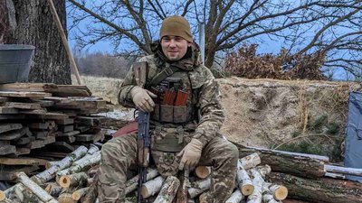 Роман на службі
