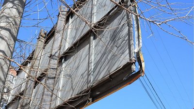 У Кропивницькому міськрада дала три дні на ремонт аварійних бордів. Потім їх знесуть У Кропивницькому міськрада дала три дні на ремонт аварійних бордів. Потім їх знесуть