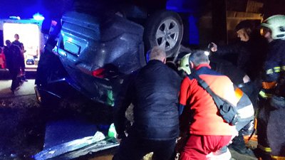 Зіткнулися вантажівка та легковик: у ДТП на Закарпатті травмувалися двоє людей Зіткнулися вантажівка та легковик: у ДТП на Закарпатті травмувалися двоє людей