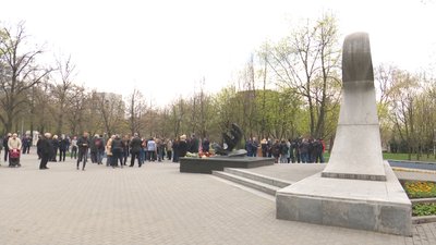 У Дніпрі біля пам'ятника жертвам Чорнобиля вшанували пам'ять ліквідаторів аварії У Дніпрі біля пам'ятника жертвам Чорнобиля вшанували пам'ять ліквідаторів аварії
