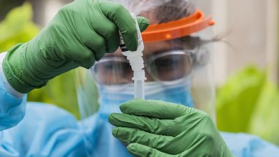 У Києві за добу підтвердили понад 400 випадків COVID-19