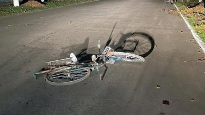 На Полтавщині мотоцикліст наїхав на пенсіонерку На Полтавщині мотоцикліст наїхав на пенсіонерку