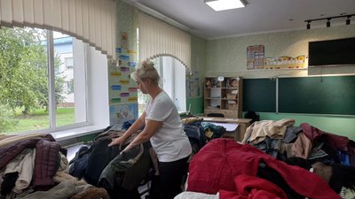 Пункти видачі одягу та взуття для ВПО на Полтавщині: скільки їх у регіоні
