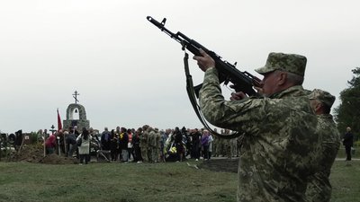 На Сумщині провели в останню путь захисника Віталія Копитька, який загинув у Маріуполі На Сумщині провели в останню путь захисника Віталія Копитька, який загинув у Маріуполі