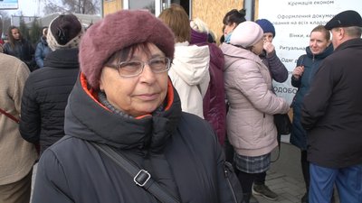 У Запоріжжі попрощалися з родиною з немовлям, яка загинула під завалами п’ятиповерхівки У Запоріжжі попрощалися з родиною з немовлям, яка загинула під завалами п’ятиповерхівки