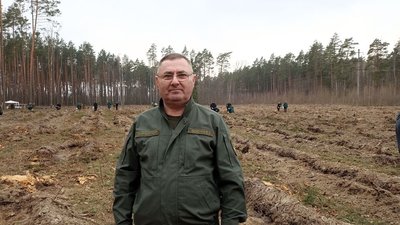 На Житомирщині прикордонники та школярі садили ліс На Житомирщині прикордонники та школярі садили ліс