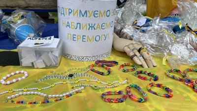 Анімалотерапія та благодійний ярмарок. У Дніпрі волонтери збирали кошти на допомогу ЗСУ Анімалотерапія та благодійний ярмарок. У Дніпрі волонтери збирали кошти на допомогу ЗСУ