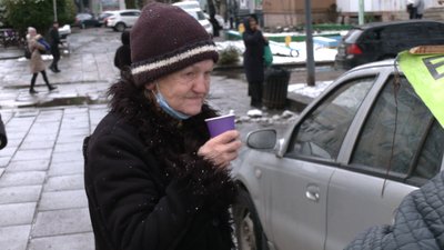 У центрі Рівного годують людей в скруті