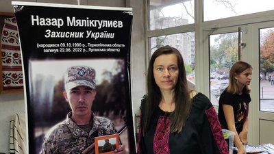 У Тернополі відкрили виставку, аби зібрати гроші на квартиру сім’ї загиблого бійця У Тернополі відкрили виставку, аби зібрати гроші на квартиру сім’ї загиблого бійця