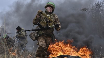 Український військовослужбовець тренується на полігоні в Запорізькій області