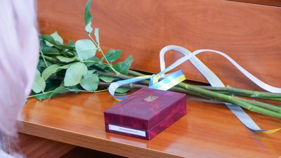 У Житомирі рідним загиблих за Україну воїнів передали державні нагороди У Житомирі рідним загиблих за Україну воїнів передали державні нагороди