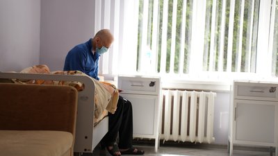 Сумські лікарі здійснили першу в області трансплантацію нирки від родинного донора Сумські лікарі здійснили першу в області трансплантацію нирки від родинного донора