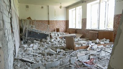 Руїни, охоронець та двоє собак: де, за версією Міноборони РФ, розташовані збройні склади та штаб ТРО у Чернігові Руїни, охоронець та двоє собак: де, за версією Міноборони РФ, розташовані збройні склади та штаб ТРО у Чернігові