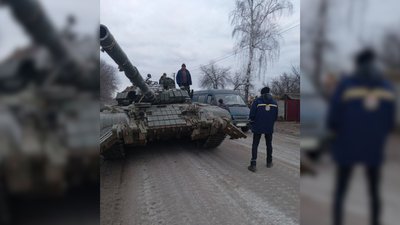 БМП, танк, броньований автомобіль та боєприпаси: житель Чернігівщини шукав військову техніку росіян та передавав її ЗСУ