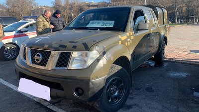 Аграрії з Одещини передали автомобіль для ЗСУ Аграрії з Одещини передали автомобіль для ЗСУ