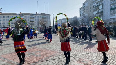 Всі урочистості на вулиці: у Новограді-Волинському відсвяткували 150-річчя Лесі Українки Всі урочистості на вулиці: у Новограді-Волинському відсвяткували 150-річчя Лесі Українки
