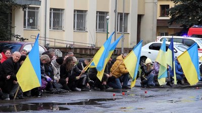 На Закарпатті попрощалися із полеглим захисником Василем Кочерганом На Закарпатті попрощалися із полеглим захисником Василем Кочерганом