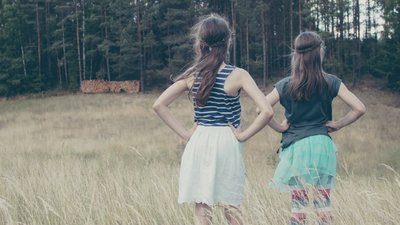 "Роман" 8-річної блогерки. Омбудсманка просить Раду заборонити поширення еротичних фото дітей