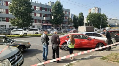 Стрілянина в центрі Харкова: поранена жінка, викрали автомобіль