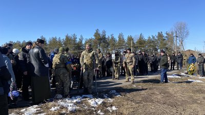 "Суміш інтелігентності, мужності і справедливості": у Полтаві поховали воїна Андрія Пархоменка "Суміш інтелігентності, мужності і справедливості": у Полтаві поховали воїна Андрія Пархоменка
