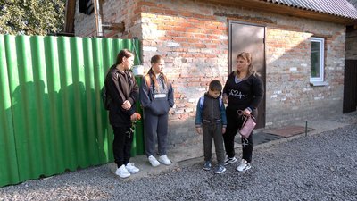Діти Ольги Унгурян збираються до місцевої школи на Полтавщині Діти Ольги Унгурян збираються до місцевої школи на Полтавщині