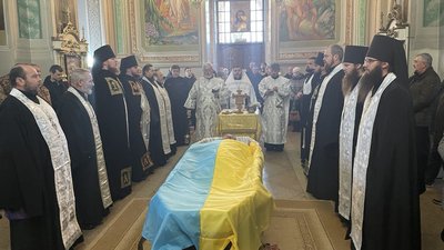 В Мукачеві попрощалися із полеглим захисником Олександром Шелякіним