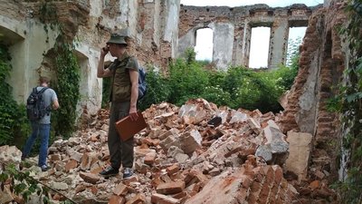 «Не має власника»: на Хмельниччині не знають хто має реставрувати палац Сангушко в Ізяславі