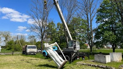 У громаді на Львівщині демонтували два пам'ятники радянського періоду