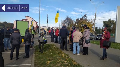 "Віддайте наші гроші": у Сумах мітингували працівники СМНВО (ФОТО) "Віддайте наші гроші": у Сумах мітингували працівники СМНВО (ФОТО)