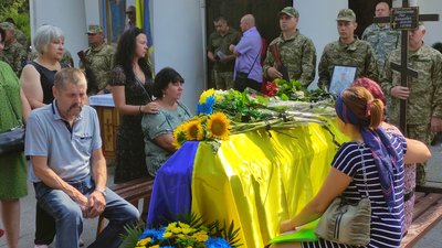 У Полтаві прощаються із загиблими воїнами,які загинули на Донеччині