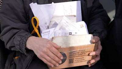 "Поштові історії з прикордоння": як на Сумщині працює бойове відділення "Укрпошти" "Поштові історії з прикордоння": як на Сумщині працює бойове відділення "Укрпошти"