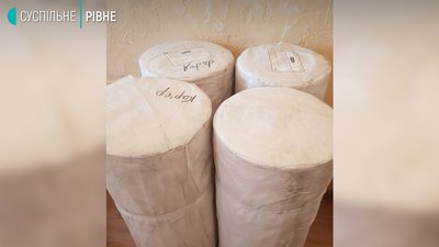 Кілометри марлі, волонтери, безкоштовні маски: фоторепортаж із Сарненщини Кілометри марлі, волонтери, безкоштовні маски: фоторепортаж із Сарненщини