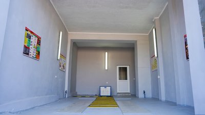 У приміщенні ДПК Хмельниччини є гараж для авто, організований за принципом СТО У приміщенні ДПК Хмельниччини є гараж для авто, організований за принципом СТО